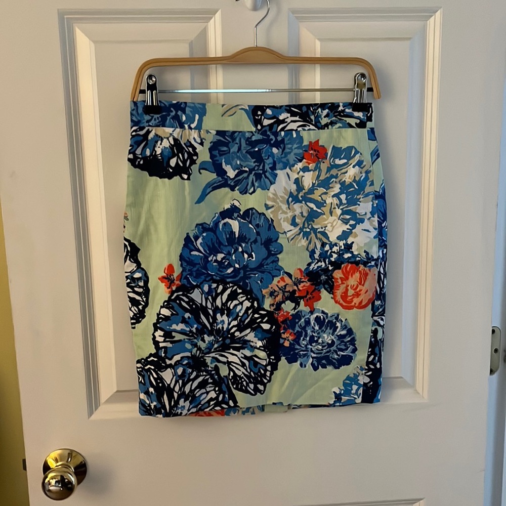 NWOT! Women’s J Crew Pencil Floral Skirt. Size 00.